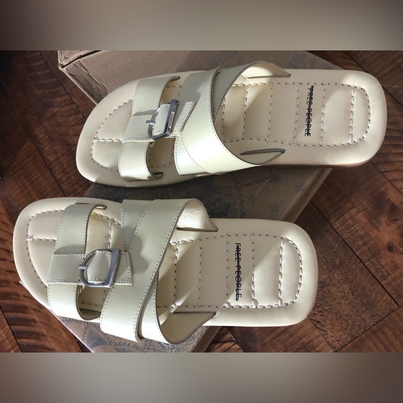 NIB Free People Sloan Buckle Flat Sandals in Light Yellow - Size 8 - Picture 3 of 9